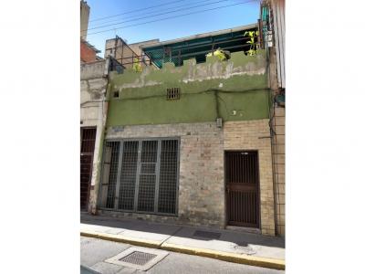 Venta de Casa en el centro de Caracas con Local Comercial, 76 mt2, 3 habitaciones