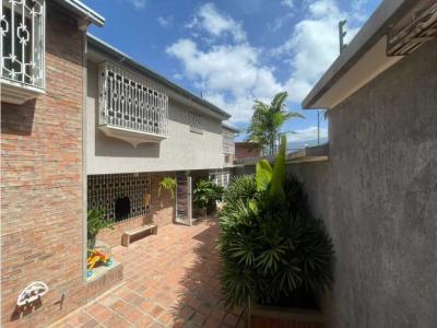 Se Vende Casa 350 M2 en la Urbanización Colinas de Los Chaguaramos, 350 mt2, 5 habitaciones