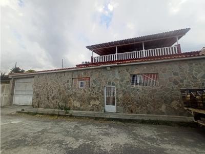 Venta de Casa en el Junquito-Sector el Tibron, 670 mt2, 3 habitaciones