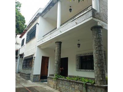 Casa para remodelar en Venta en San Bernardino Caracas, 638 mt2, 3 habitaciones