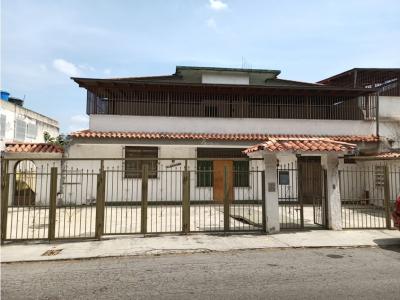 Bellisima Casa en venta El Marqués 12H / 10B/ 6E, 776 mt2, 12 habitaciones