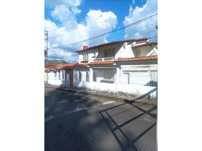 Casa en venta amplia de tres niveles Urb Pan de Azucar Carrizal, 422 mt2, 3 habitaciones