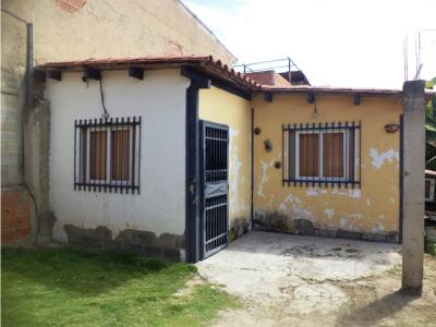 Casa con terreno en venta Urb. El Samán Guacara. C127, 65 mt2, 2 habitaciones