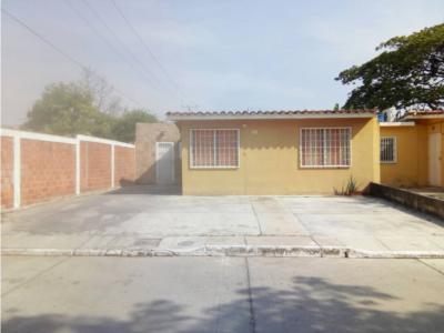 Casa en Venta Urbanización La Pradera San joaquin Novus: 456869, 180 mt2, 5 habitaciones