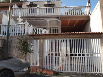 Venta de Casa 3 niveles 154m2/5h/5b/1PE Guatire Venezuela, 154 mt2, 5 habitaciones