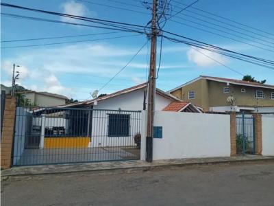 CASA CAMPESTRE EN LOS ROBLES - MUNDO NUEVO, 220 mt2, 3 habitaciones