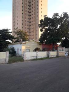 Se Vende Casa Terreno Cerca del Hotel Inter. En esquina  Maracaibo, 250 mt2, 3 habitaciones