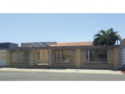 Venta de Casa Rosal Sur, Maracaibo Venezuela, 425 mt2, 3 habitaciones