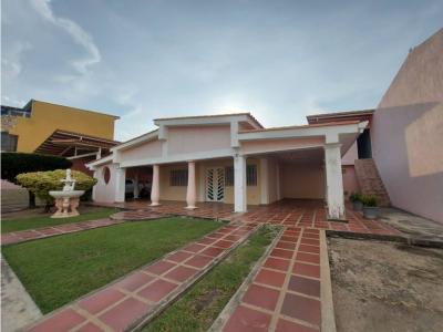 Casa en venta en Santa Rita, Aragua, 900 mt2, 3 habitaciones