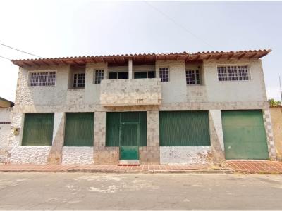 Casa en Venta en Las Acacias, Maracay, 396 mt2, 9 habitaciones