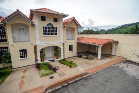Casa en venta Mérida, Villas la Pedregosa, 590 mt2, 5 habitaciones