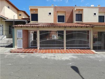 Town House en venta en Altos de Caroní, 280 mt2, 4 habitaciones
