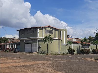 En venta casa de esquina Rio Caura, 297 mt2, 4 habitaciones