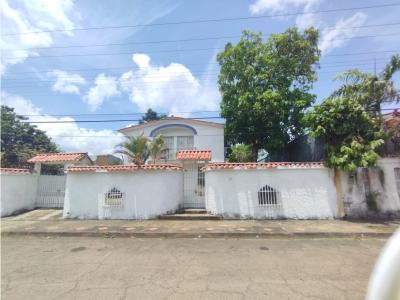 Casa en Venta en Urbanización Los Olivos, 140 mt2, 4 habitaciones
