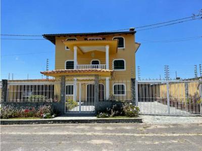 Se Vende Casa 1000 M2 en la Urbanización Club de Campo Edo Miranda, 1000 mt2, 7 habitaciones