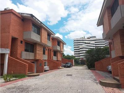 TOWNHOUSE DE 3 NIVELES. FINAL DE LAS 4 AVENIDAS DEL PARRAL., 238 mt2, 4 habitaciones