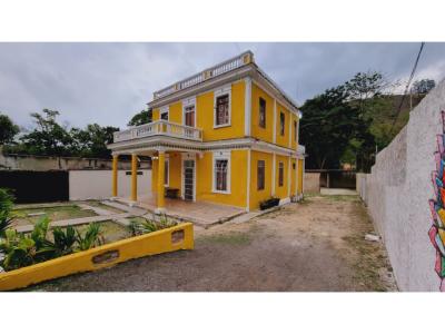 Vende Casa Mantuana en Naguanagua, 252 mt2, 5 habitaciones