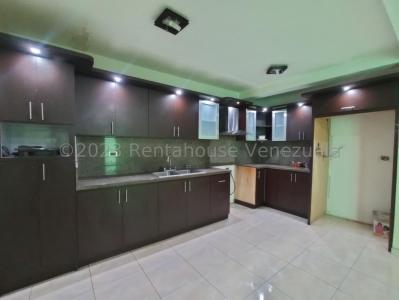 Casa en venta Maracay Urb la barraca 24-11164 AP , 600 mt2, 8 habitaciones