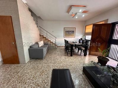 Lissett Peña vende casa en Urb El Parral Valencia 24-19753, 180 mt2, 3 habitaciones