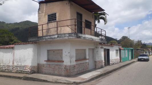 Casa en vía principal San Agustín Caripe Estado Monagas , 3 habitaciones