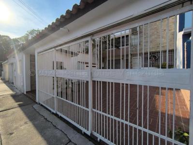 Diana C. Vende CASA en Bosqueserino San Diego  24-22483 R.A.H Carabobo, 154 mt2, 6 habitaciones