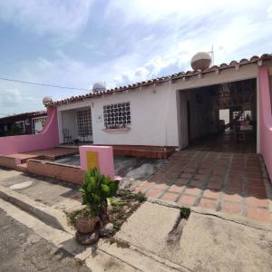 VENTA BONITA CASA URB.ATAPAIMA III, CABUDARE , 200 mt2, 3 habitaciones