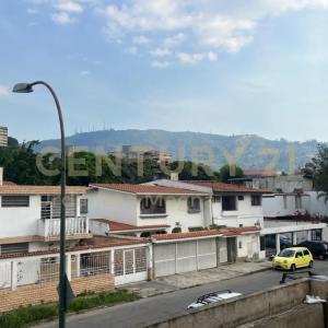 Casa en La Trinidad, 440 mt2, 6 habitaciones