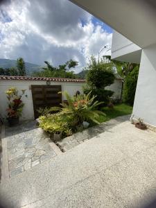 Casa en  La Trinidad, 5 habitaciones