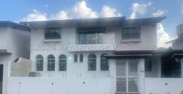 Casa recién remodelada en venta en Macaracuay 24-26318 , 269 mt2, 4 habitaciones