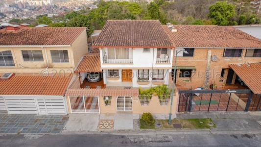 Quinta en Venta Macaracuay 23-31433, 322 mt2, 4 habitaciones