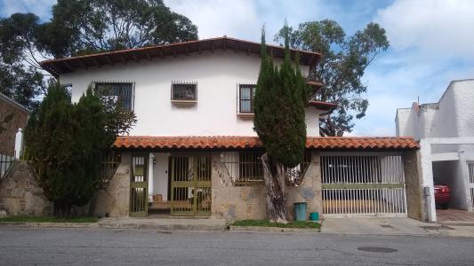 Casa En Venta En La Urbanización Los Naranjos, Avenida Sur 3, 1438 mt2, 6 habitaciones