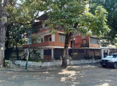 Vendo casa en El Paraiso, 650 mt2, 9 habitaciones