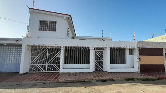 CASA EN VENTA EN MARA NORTE 3ra,ETAPA MARACAIBO ---JACQUELINE BELLO, 260 mt2, 3 habitaciones