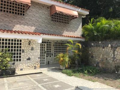 Casa Unifamiliar de 2plantas.ubicada en el Castaño , 315 mt2, 4 habitaciones