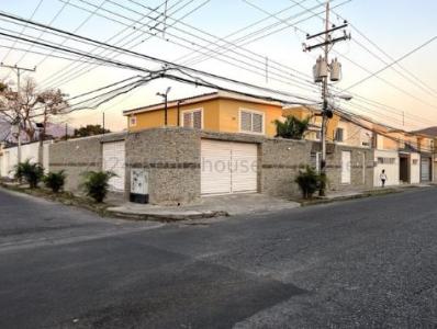 Casa en venta maracay urbanizacion andres bello 24-18025 ap, 383 mt2, 5 habitaciones