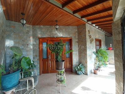 Casa en Venta en Urb. Las Cayenas-Cod. 24-15421-José Viloria, 400 mt2, 4 habitaciones