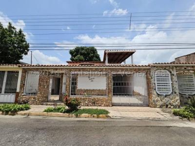 CASA EN VENTA URB LAS CAYENAS LA MORITA MARACAY  24-25051 AP, 252 mt2, 4 habitaciones