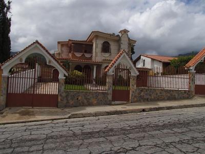 En venta Quinta, Urb. El Castaño/Maracay , 7 habitaciones