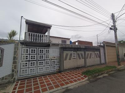 Hermosa Casa en Venta en Las Cayenas MaracaY , 400 mt2, 4 habitaciones