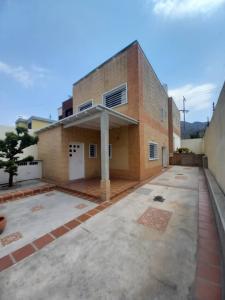 SAMIR TROSEL VENDE CASA EN URBANIZACION CIUDAD JARDIN MAÑONGO NAGUANAGUA CARABOBO, 199 mt2, 5 habitaciones