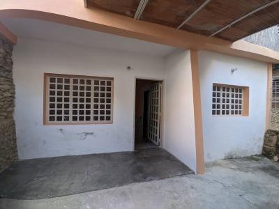 SAMIR TROSEL VENDE CASA 2 NIVELES EN SECTOR LA ENTRADA DE NAGUANAGUA CARABOBO., 196 mt2, 5 habitaciones