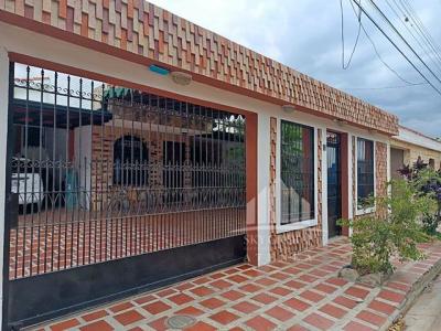 SAMIR TROSEL VENDE EXCELENTE CASA CON CLIMA DE MONTAÑA CONJUNTO CON POZO DE AGUA EN URBANIZACION EL , 200 mt2, 4 habitaciones