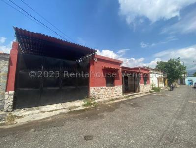 Casa ubicada a dos cuadras de Av Principal, 250 mt2, 6 habitaciones