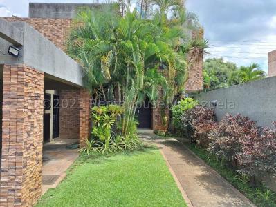 Casa en venta ubicada en La Granja Naguanagua Carabobo Venezuela Cod 24-8814, 249 mt2, 3 habitaciones