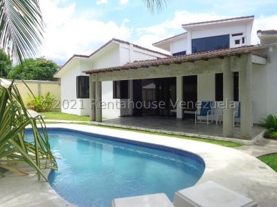 Casa en venta ubicada en Cumboto Norte Puerto Cabello Carabobo Venezuela Cod 24-13771, 450 mt2, 5 habitaciones