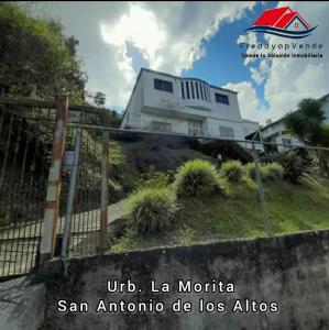 Se vende Quinta en San Antonio de los Altos, Urb La Morita., 650 mt2, 6 habitaciones