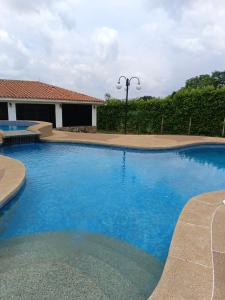 VENDO BELLA CASA EN SAFARI CARABOBO COUNTRY CLUB.  Financiamiento . , 300 mt2, 3 habitaciones