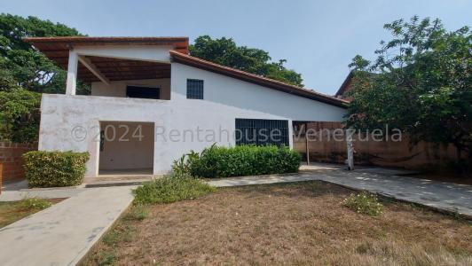 Casa en Alquiler ubicada en Colinas de Guataparo Valencia Carabobo Venezuela Cod 24-19622, 800 mt2, 4 habitaciones