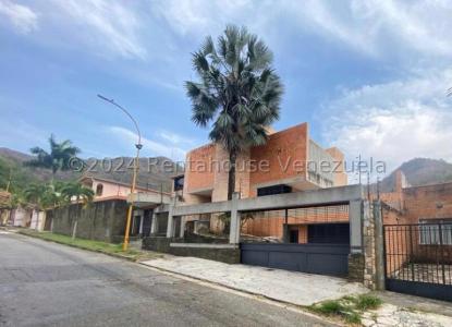 Casa venta con amplios ambientes,, terraza  pisos de mármol  vistas panorámicas. Áreas sociales con , 689 mt2, 6 habitaciones