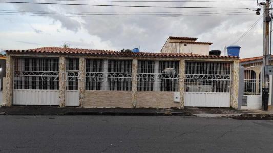 Casa en venta en El Morro II San Diego Carabobo 2428587 P, 310 mt2, 6 habitaciones